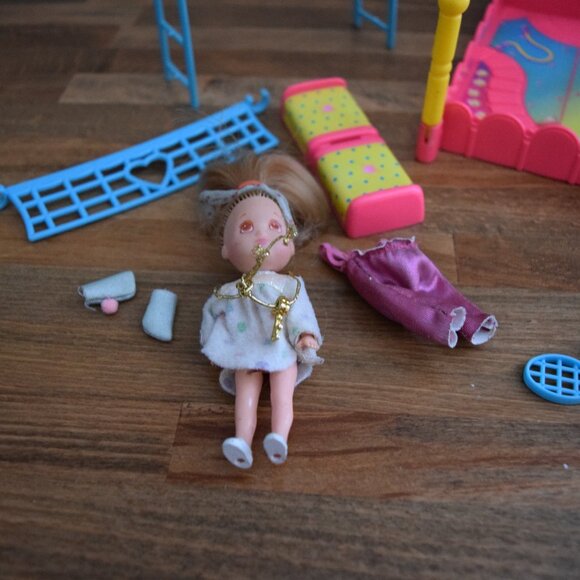 Wish World Kids - Sleep 'n Leap Bed - Picture 2 of 2